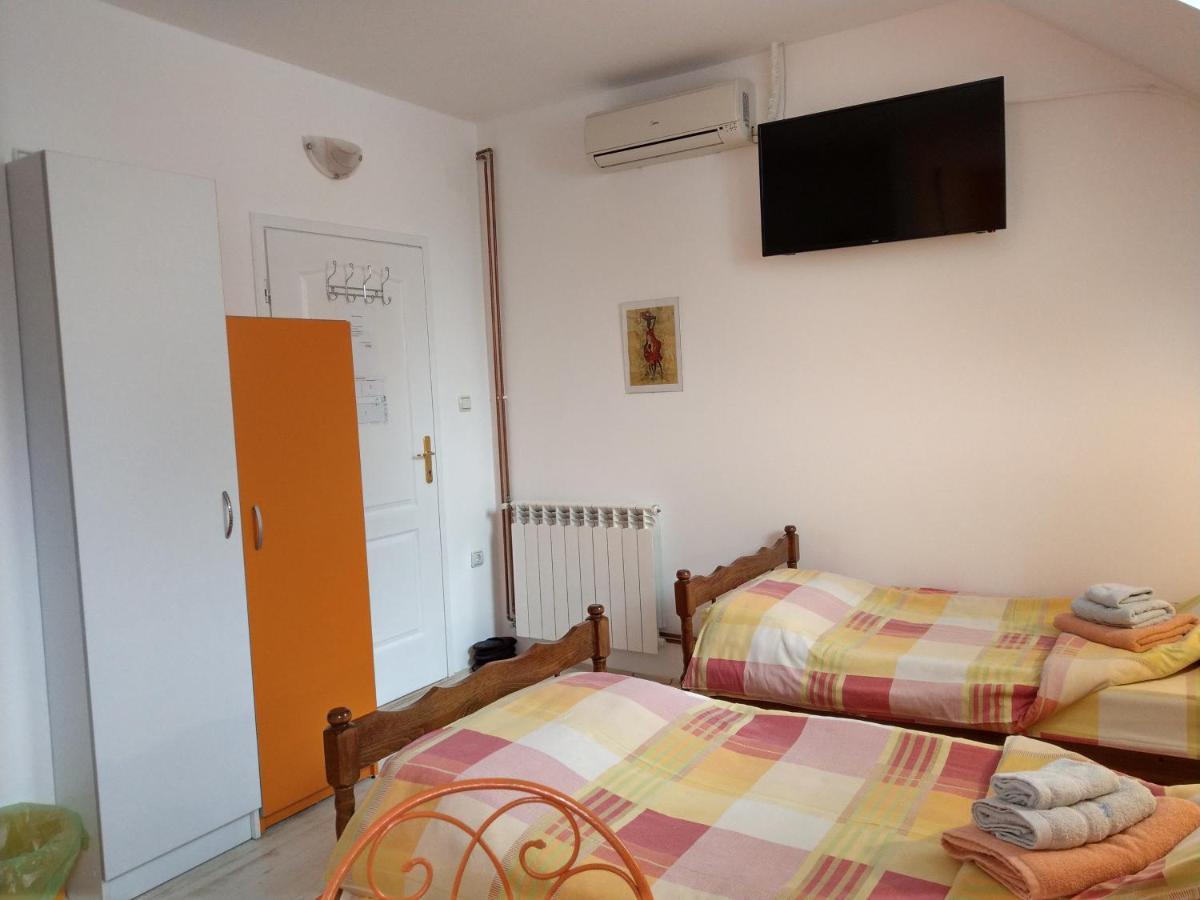 Apartment Harmonija Апатин Екстериор снимка